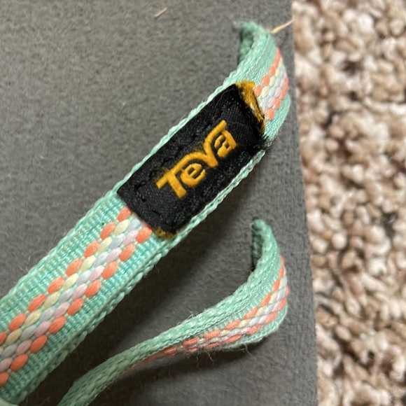 Girls Teva sandals size 3 - Picture 2 of 2